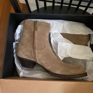 Men’s saint Laurent lukas boots size 44 EU US men’s 11 worn once mint condition.